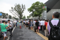 Long queue for Vistor Registration on the first day - click to enlarge